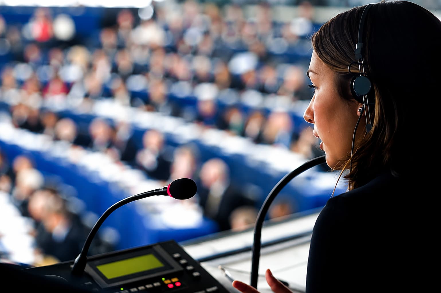 Interpretação simultânea técnica para congressos 